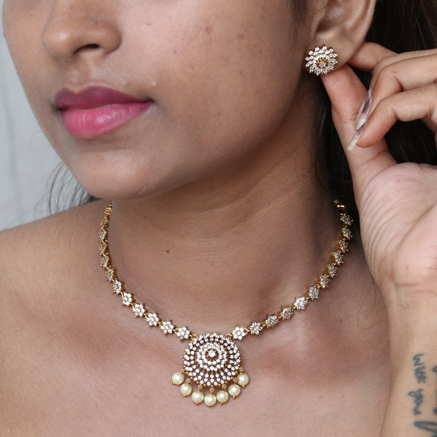 White Stone Sooraj Necklace
