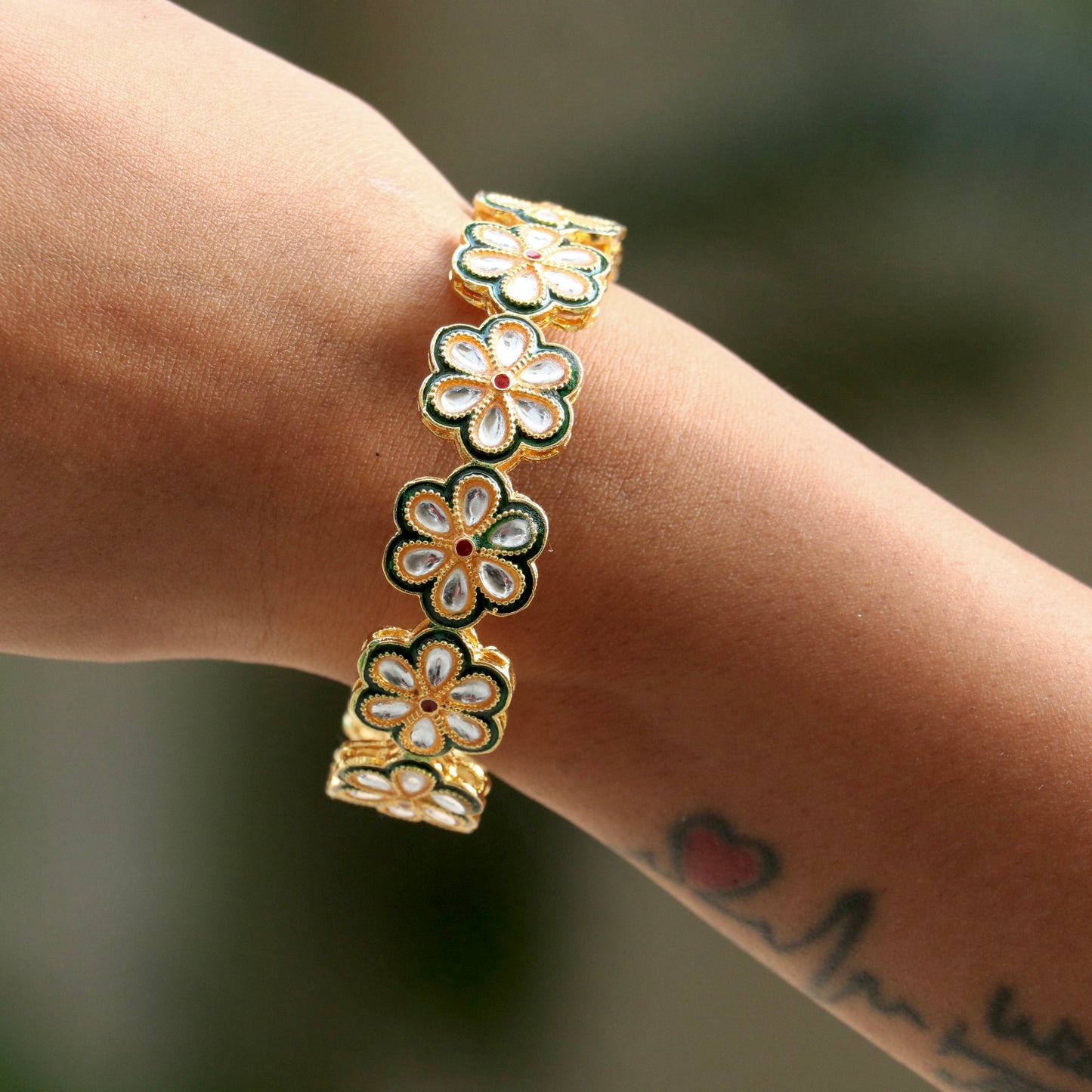 Raj Kumari Kundan Ad Stone Bangles