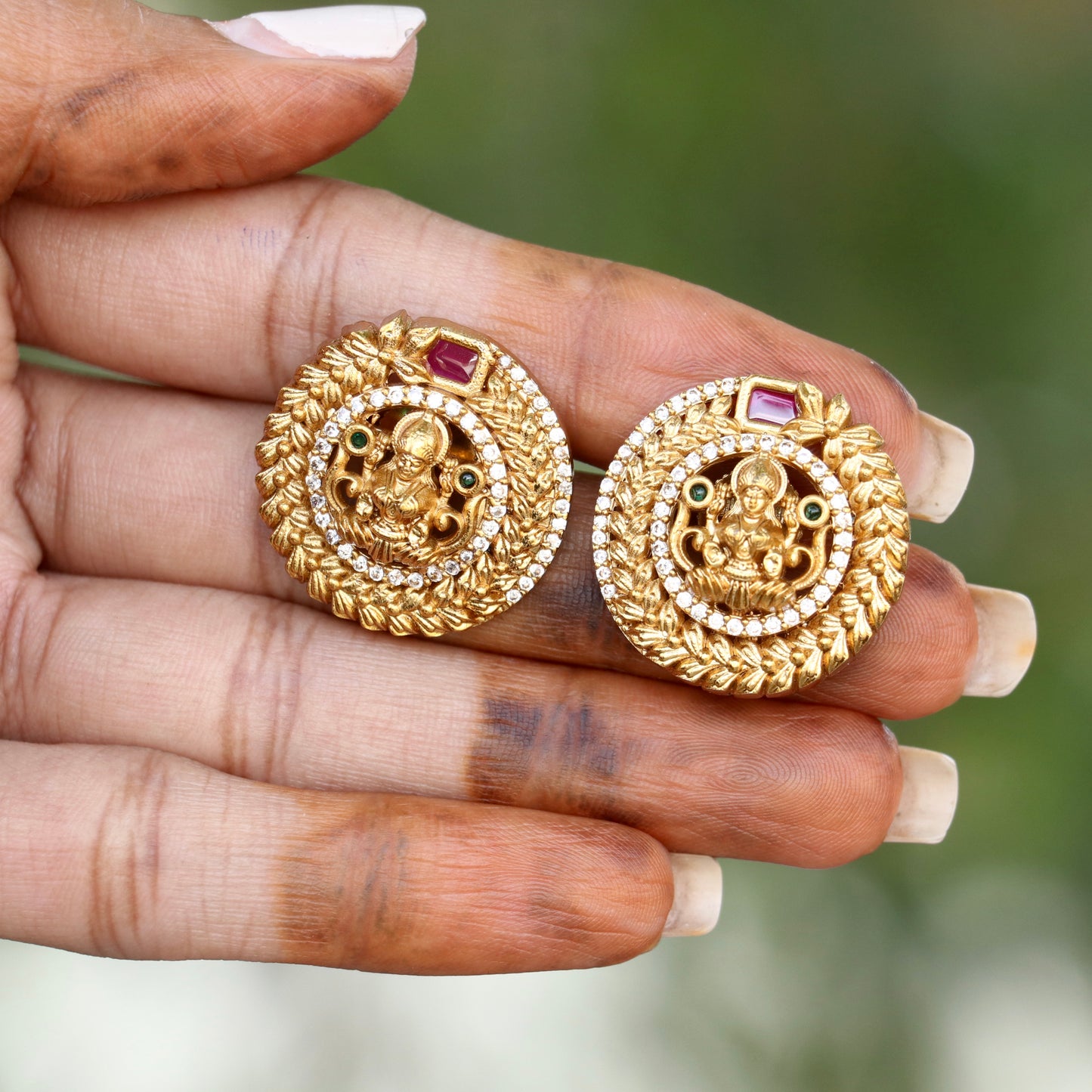 Thiru Aarathi Studs
