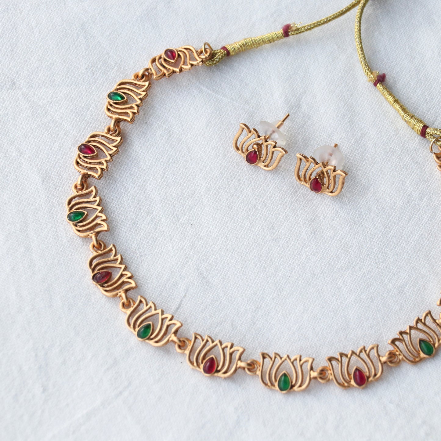 Lotus Designer Simple Necklace Set
