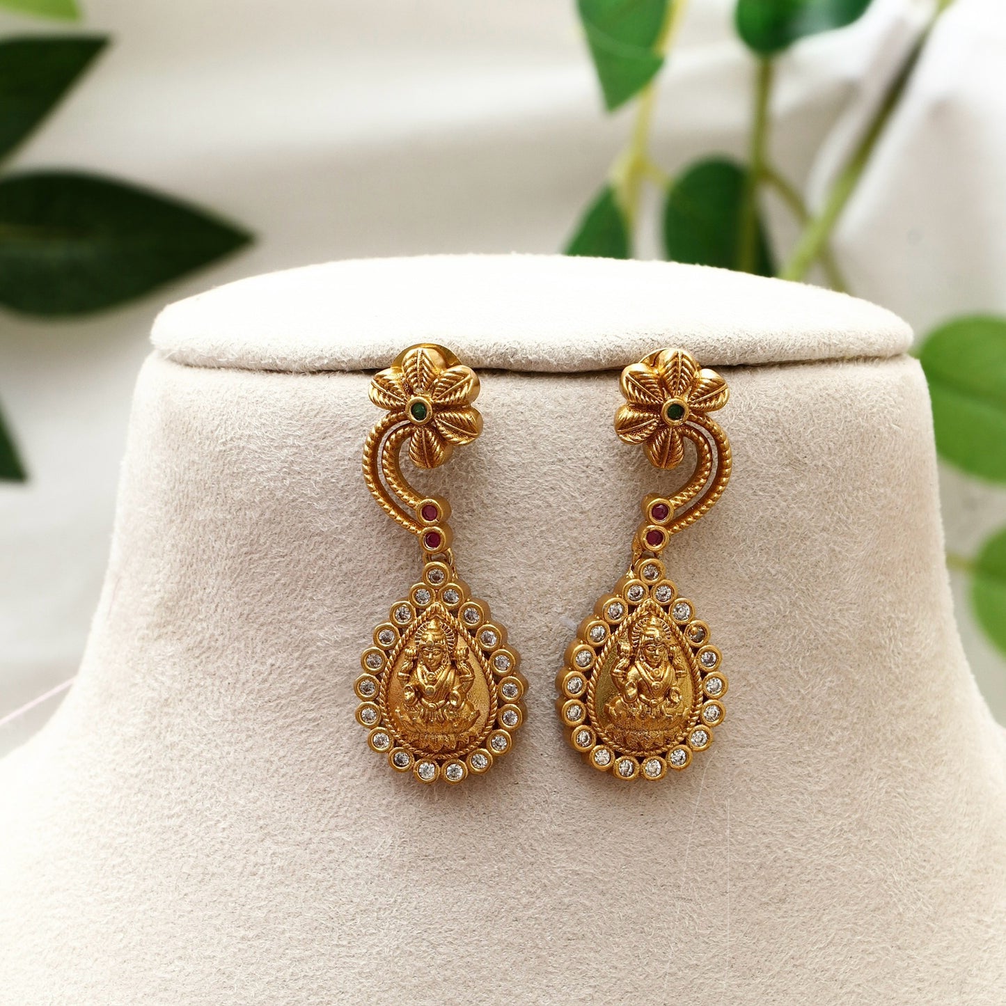 Lakshmi Kante Necklace
