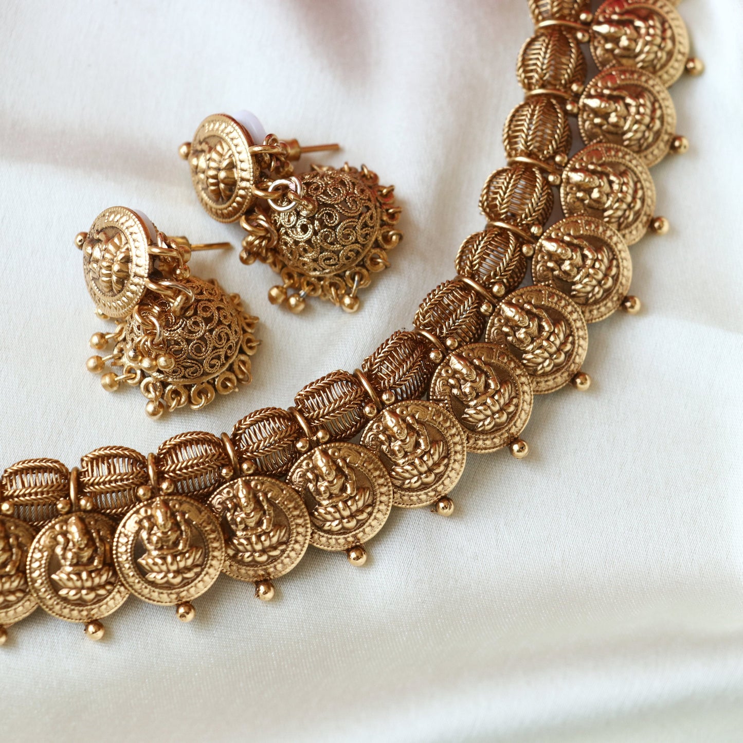 Varalakshmi Short Necklace