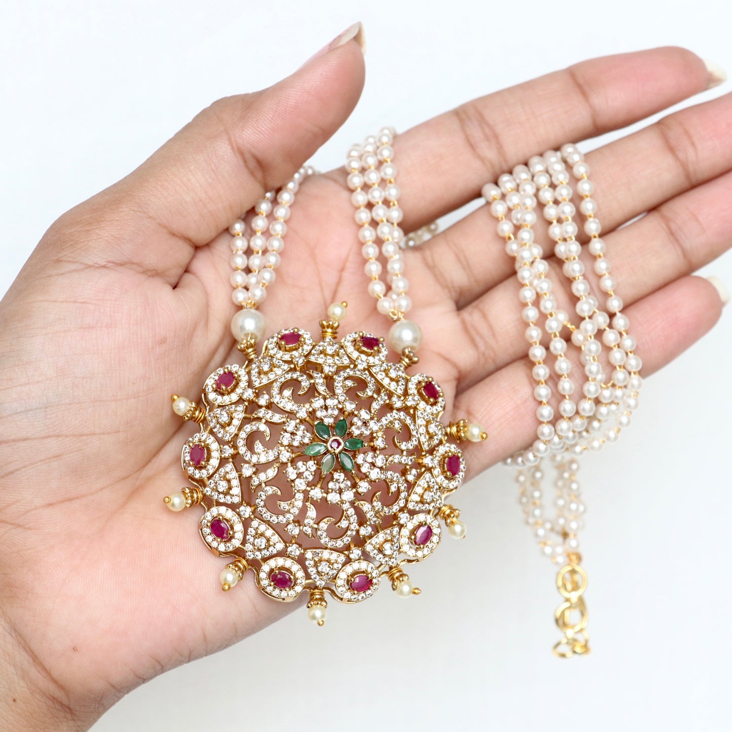 Mandala Pendant Pearl Necklace Set