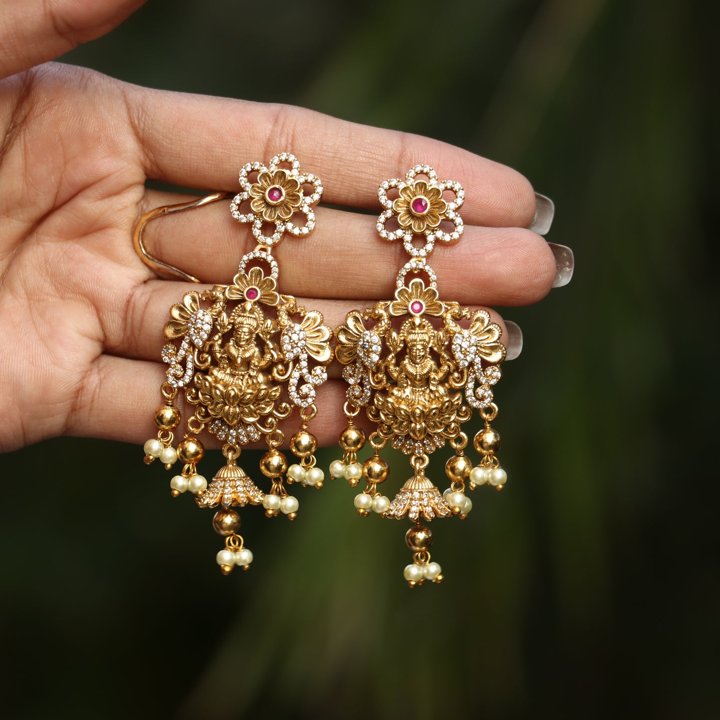 Illuminated Emerald Necklace Set