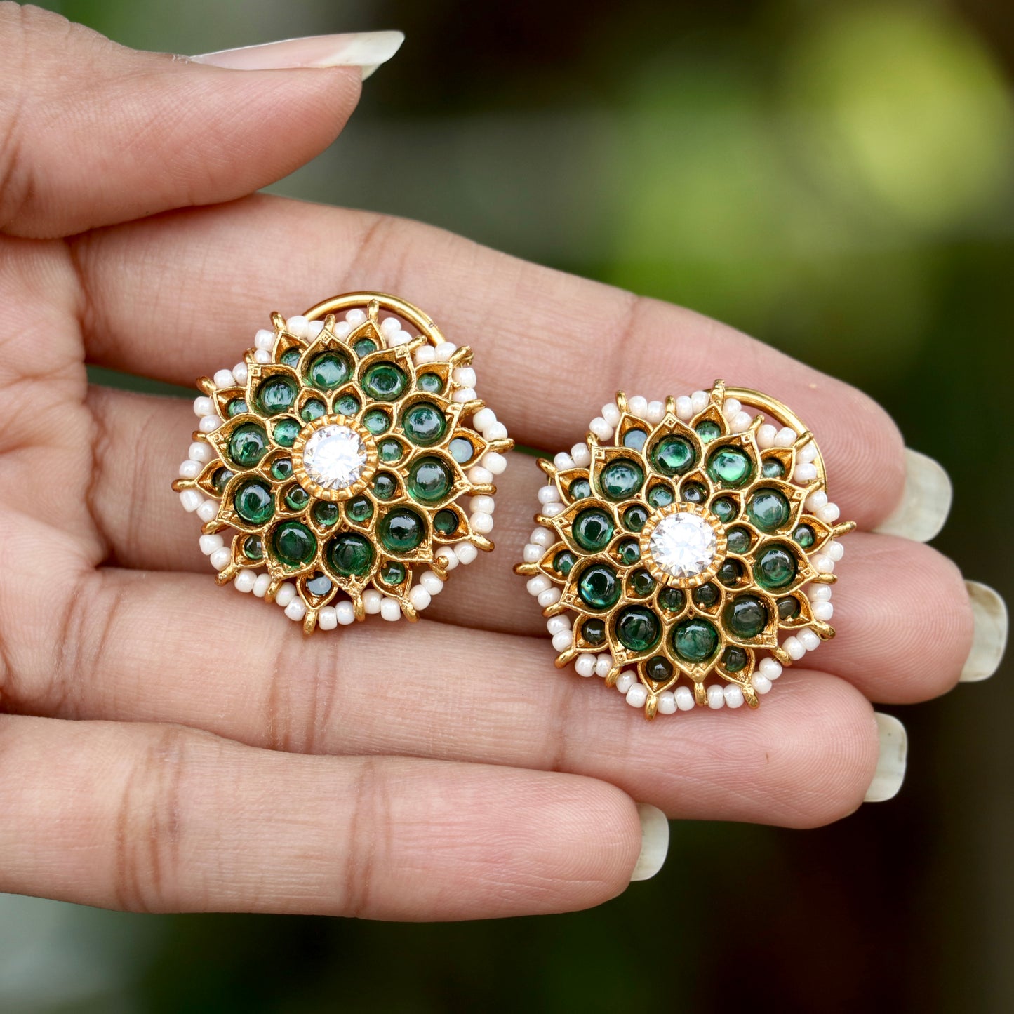 Aarti Emerald Glow studs