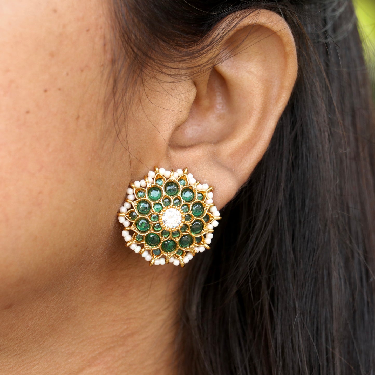 Aarti Emerald Glow studs