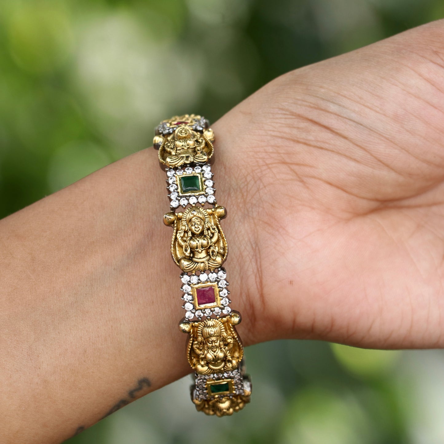 Shivani Shringar Victorian Bangles