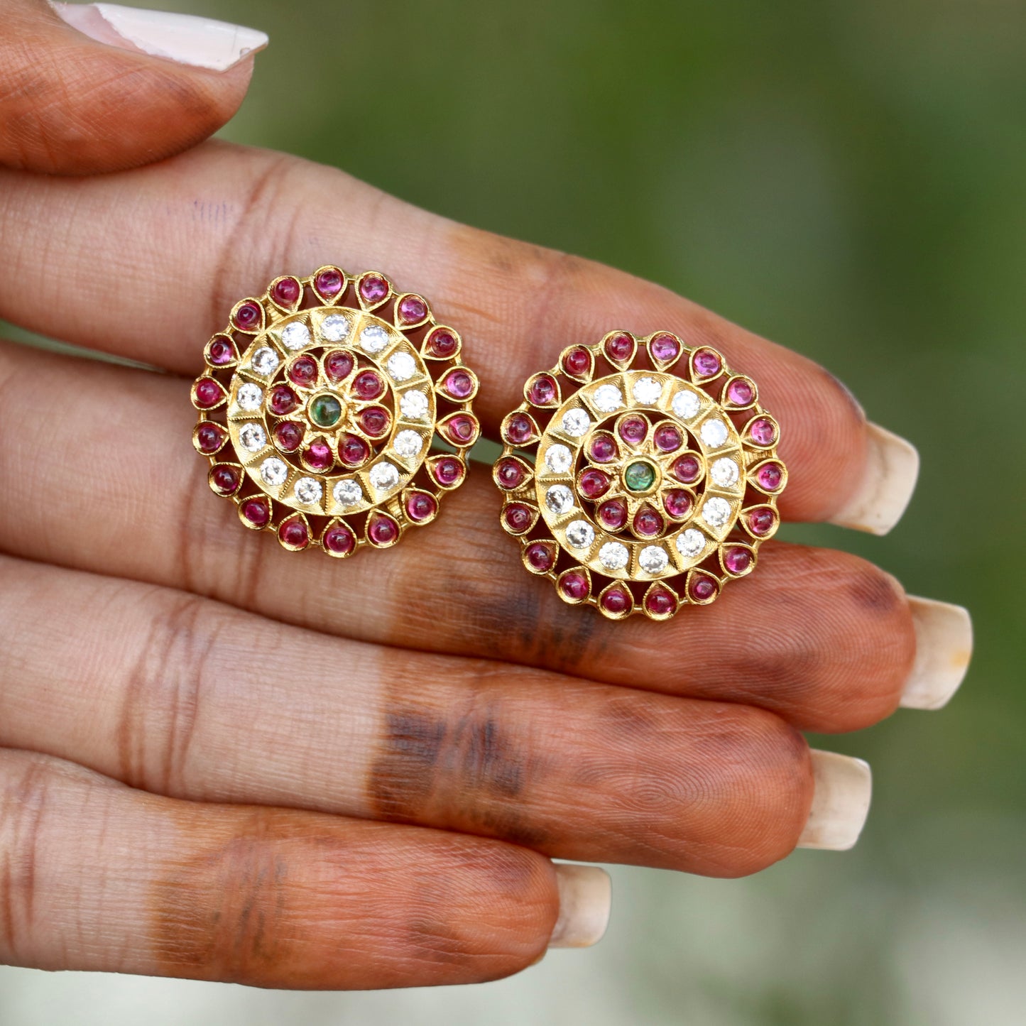 Senthamarai Studs