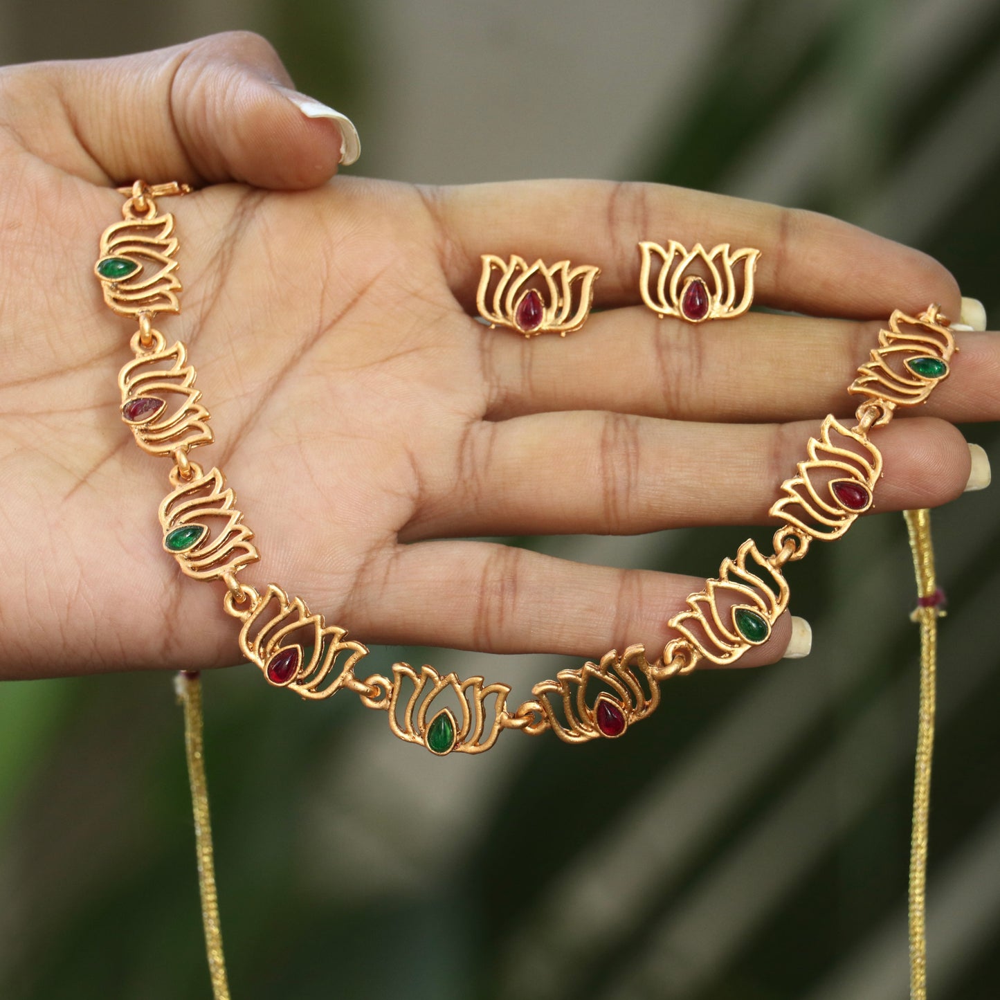 Lotus Designer Simple Necklace Set