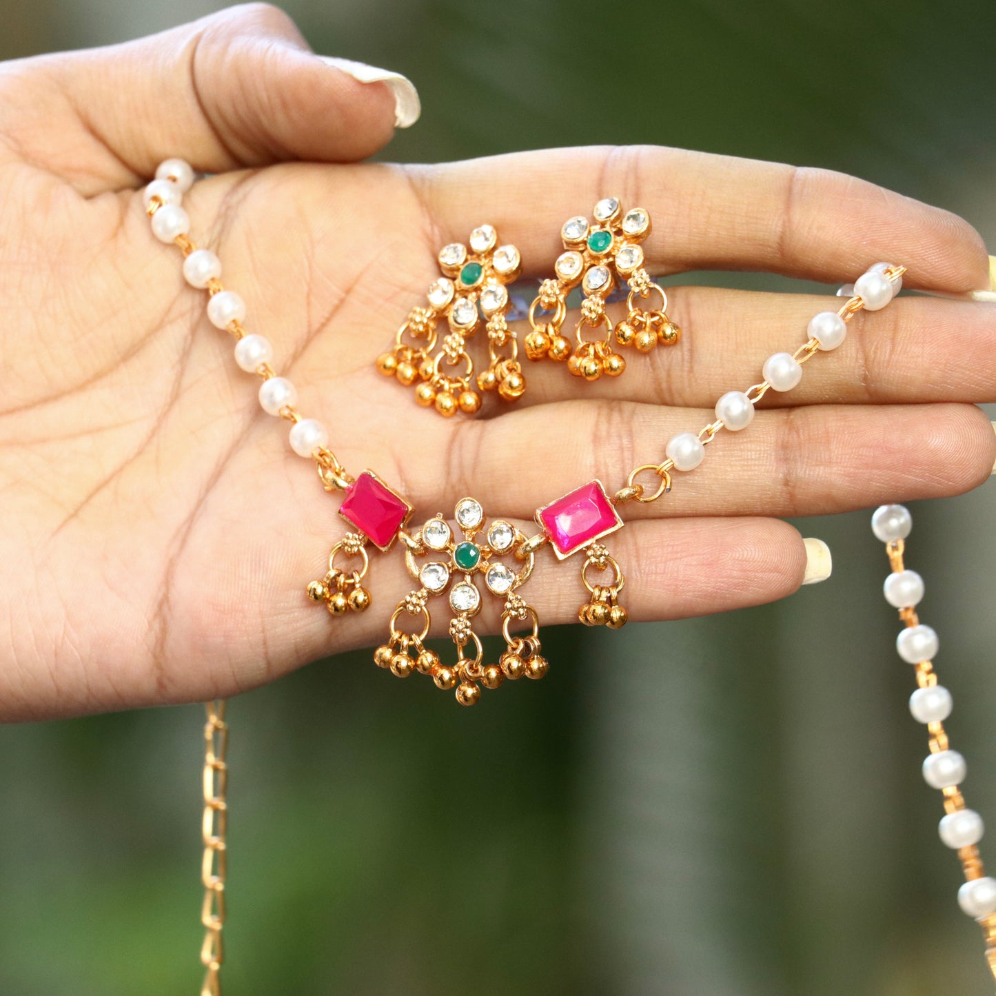 Advika Simple Pearl Choker Set