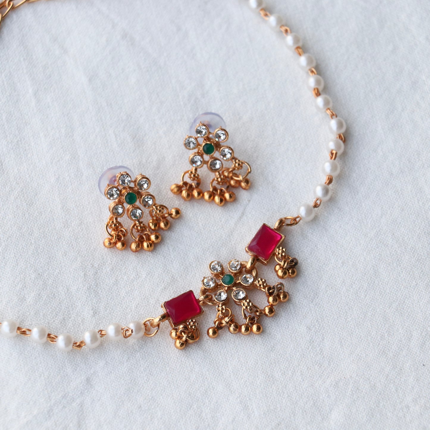 Advika Simple Pearl Choker Set