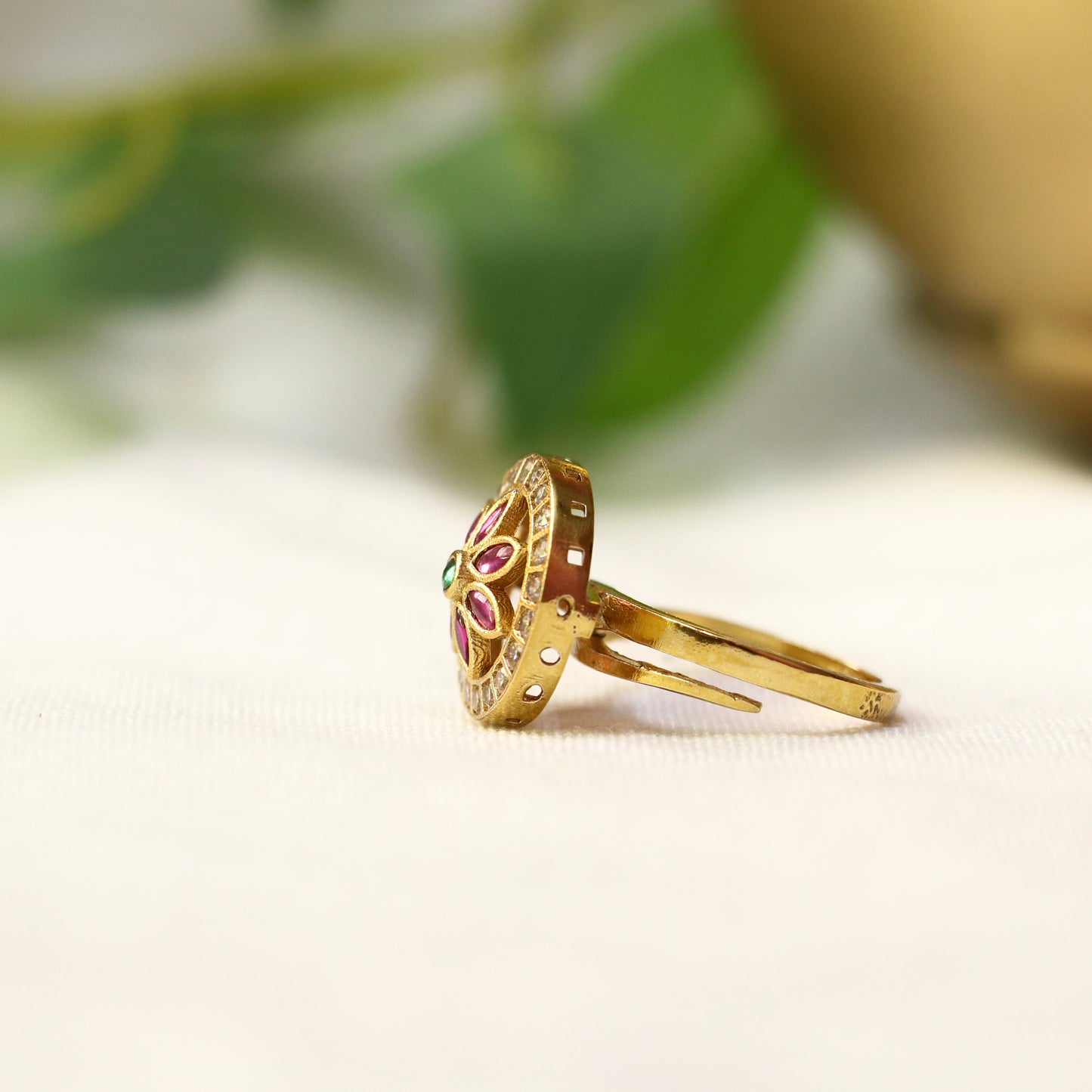 Floral Kemp & AD Stone Finger Ring