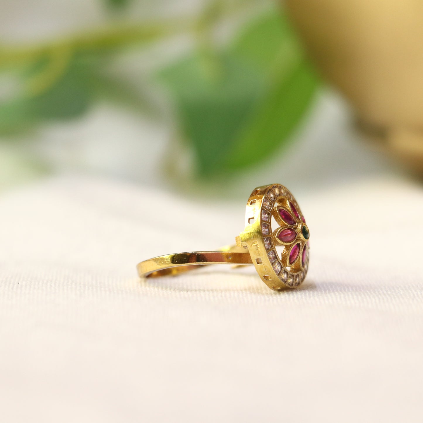 Floral Kemp & AD Stone Finger Ring