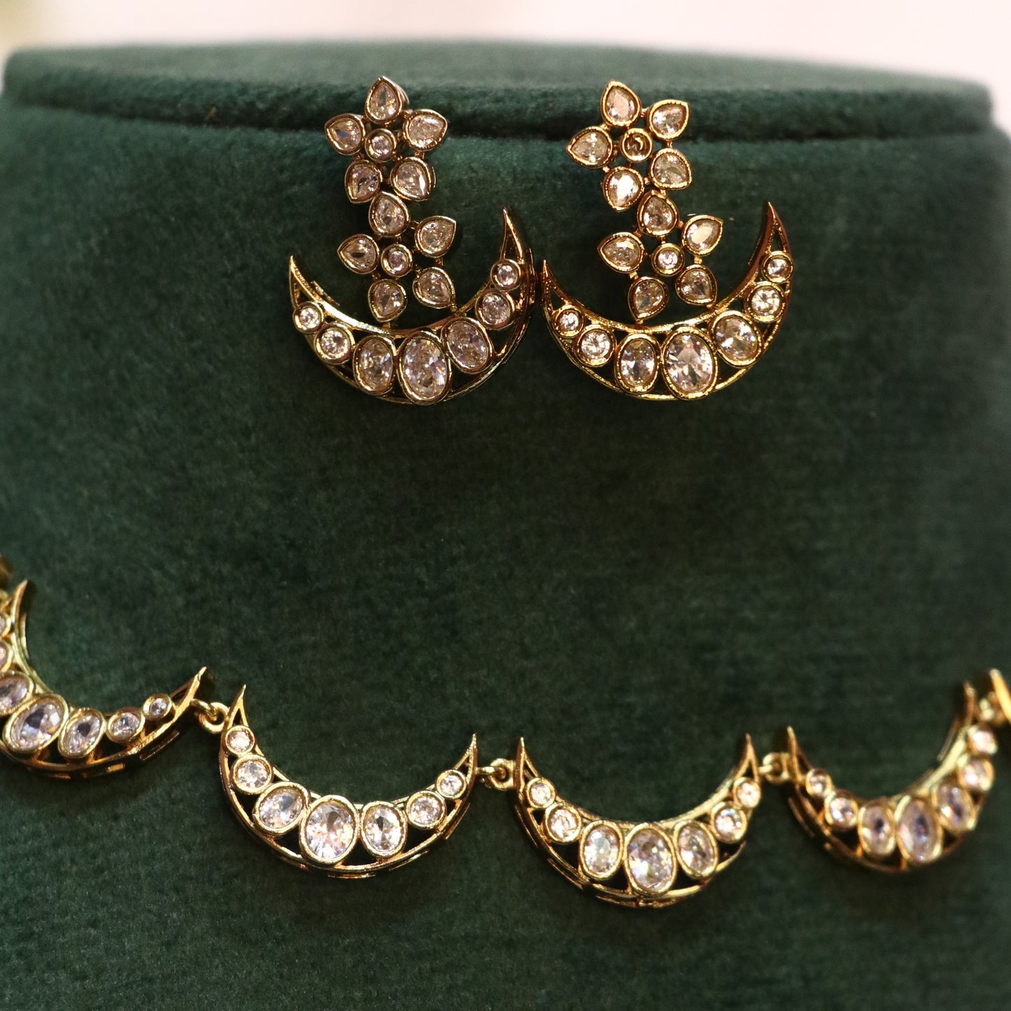 Beautiful Chaand Pattern Necklace Set