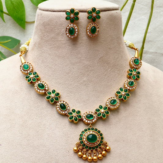 Green &White Stone Necklace
