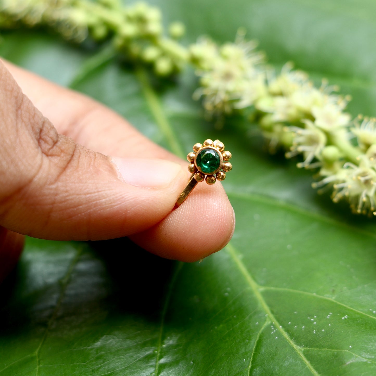 Emerald Nose Pin
