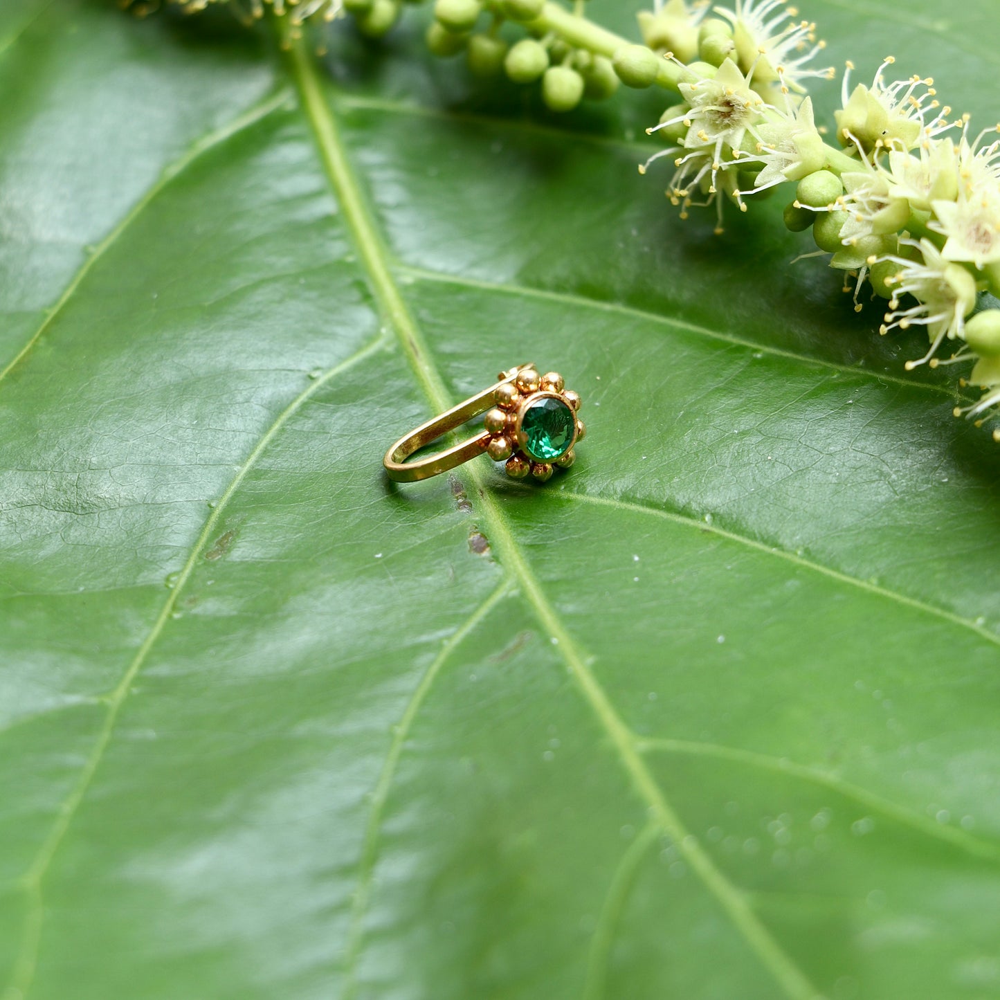 Emerald Nose Pin