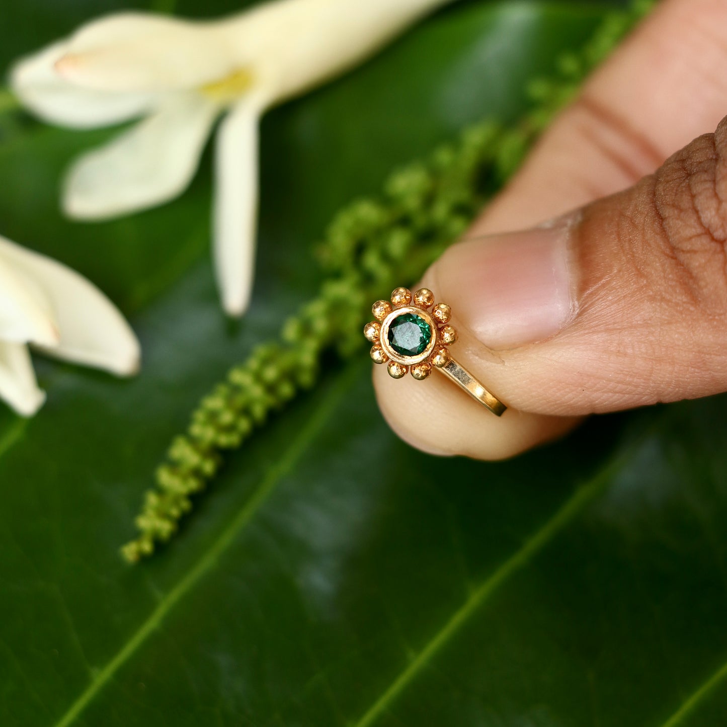 Emerald Nose Pin