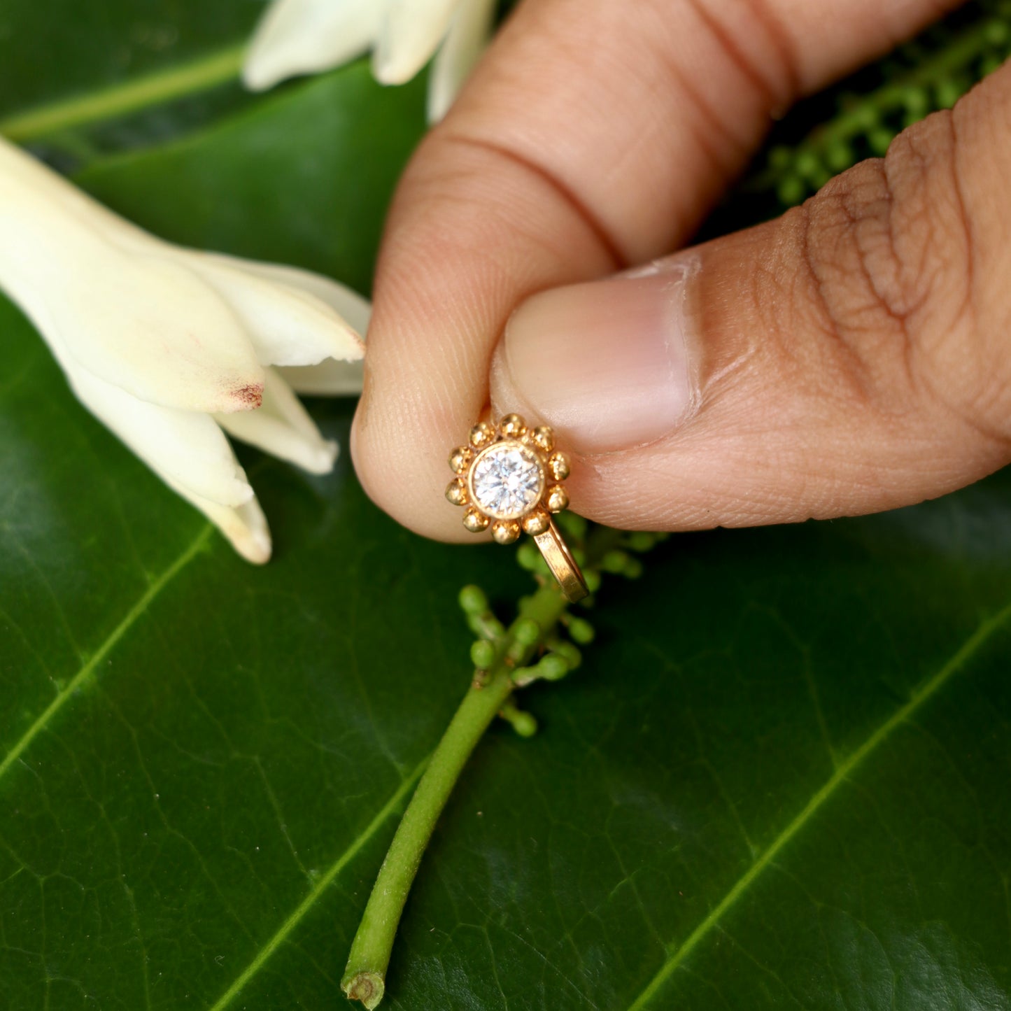 White Stone Nose Pin