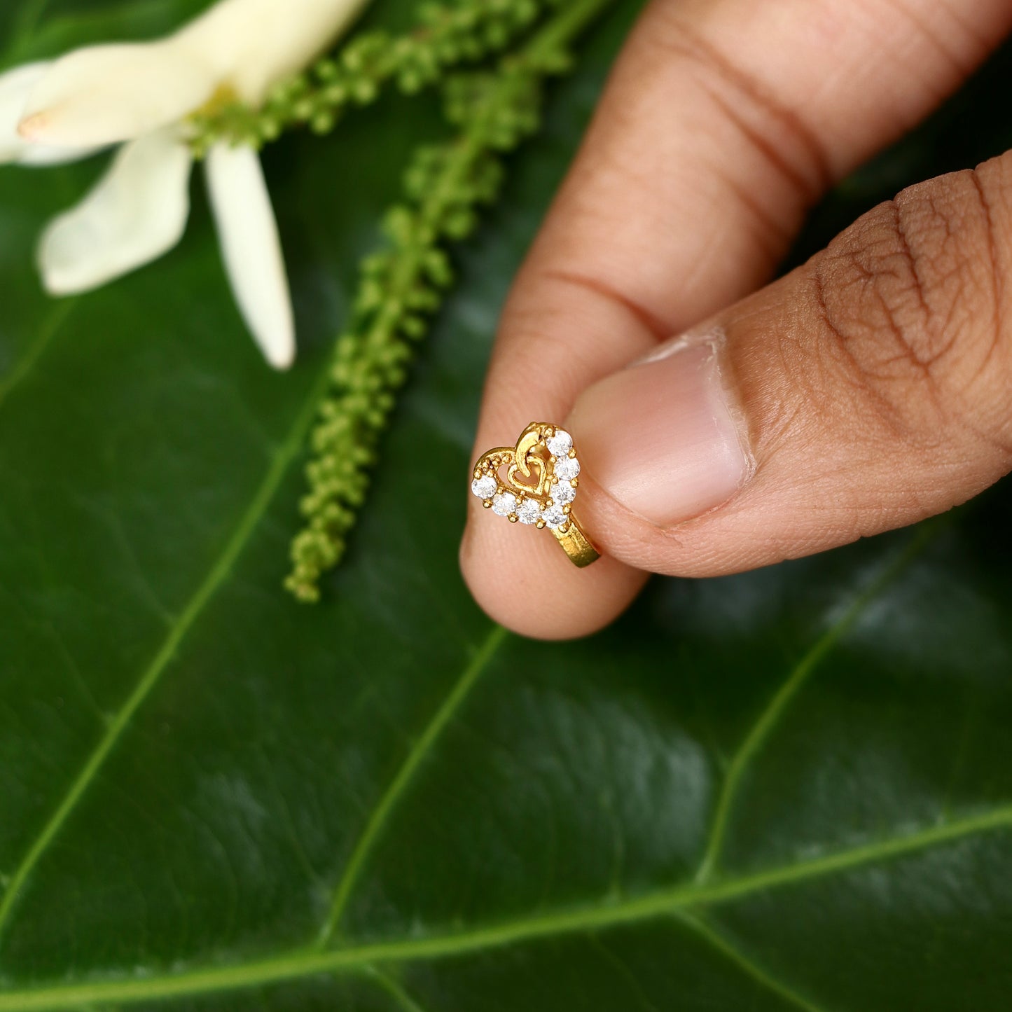White Stone Nose Pin