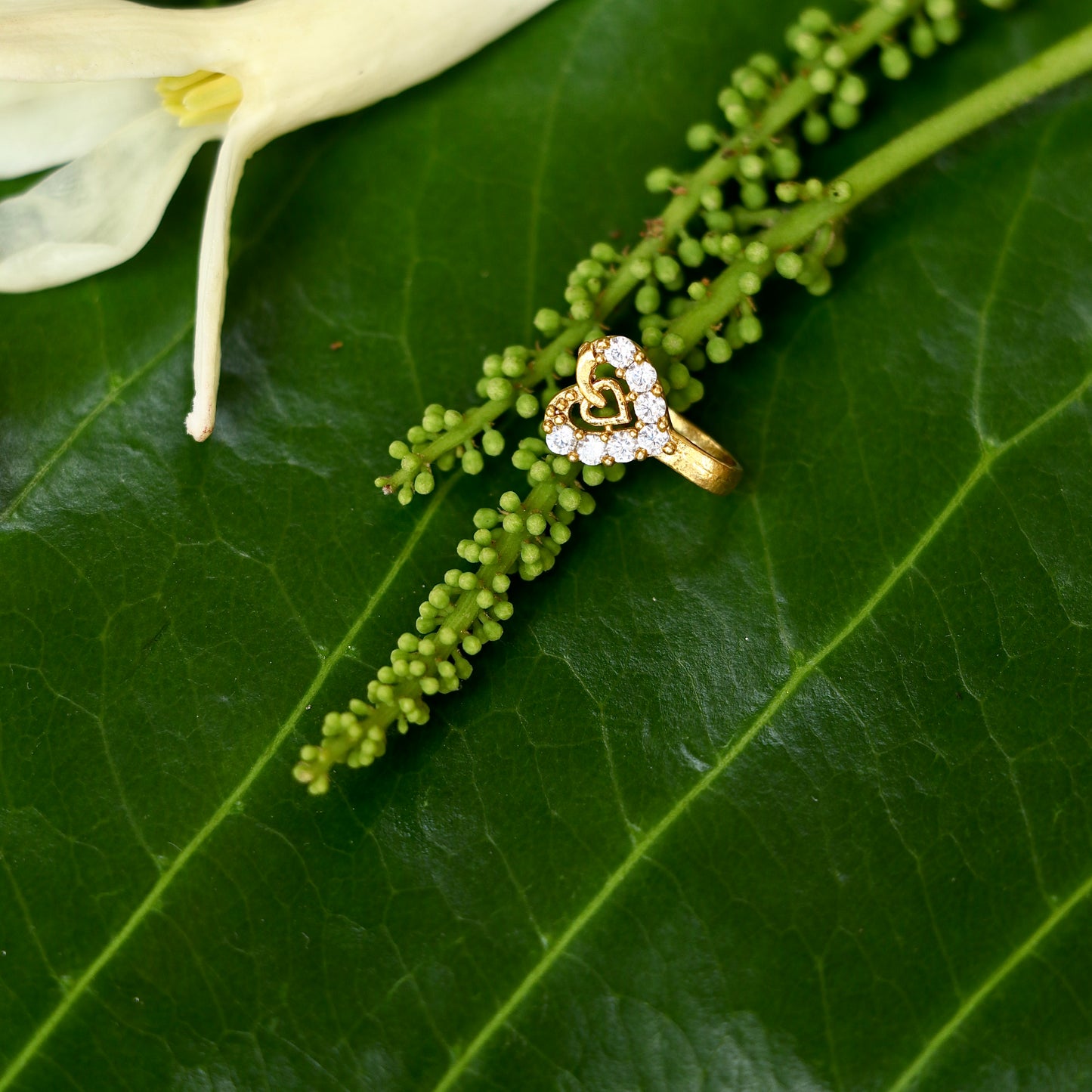 White Stone Nose Pin