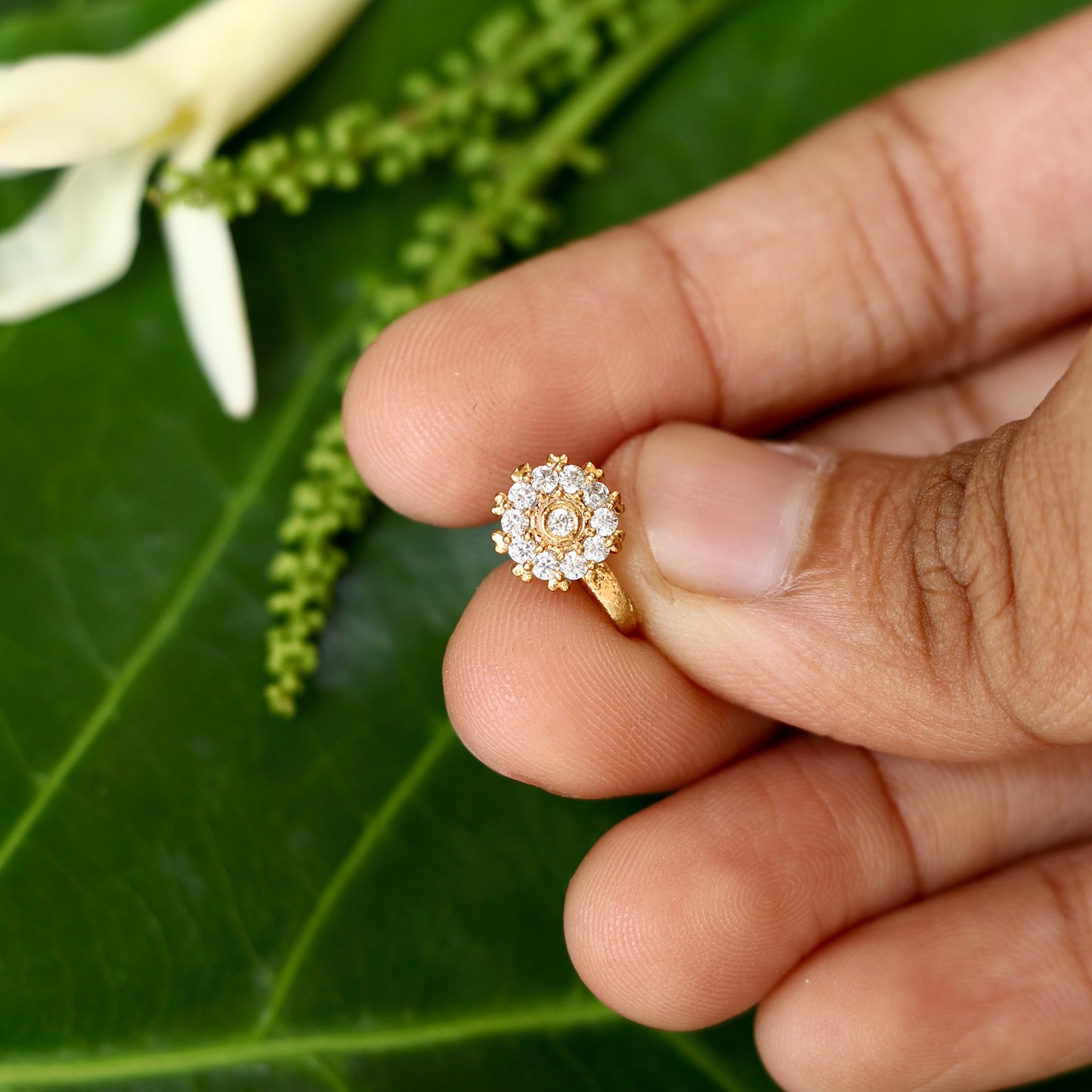 White Stones Nose Pin