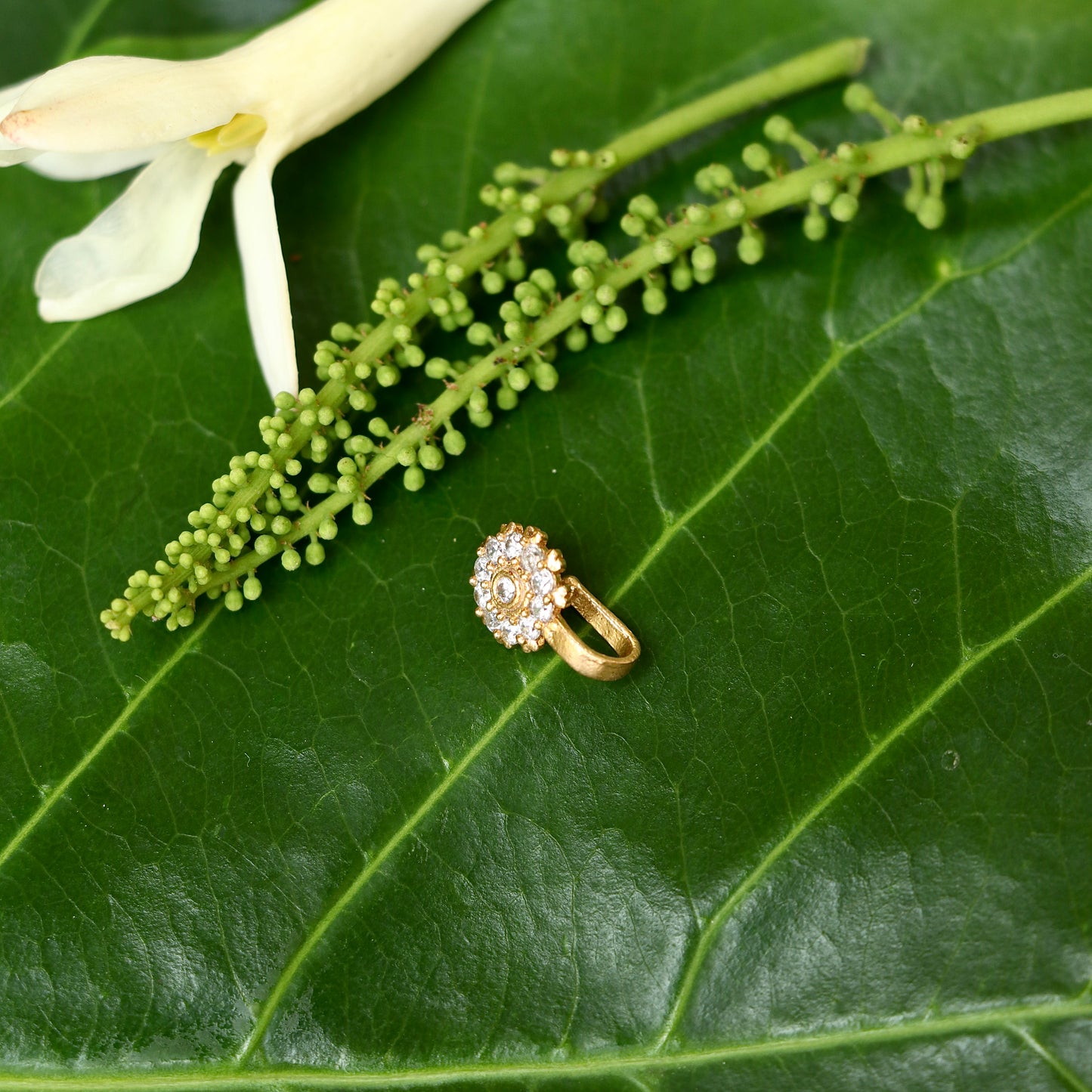 White Stones Nose Pin
