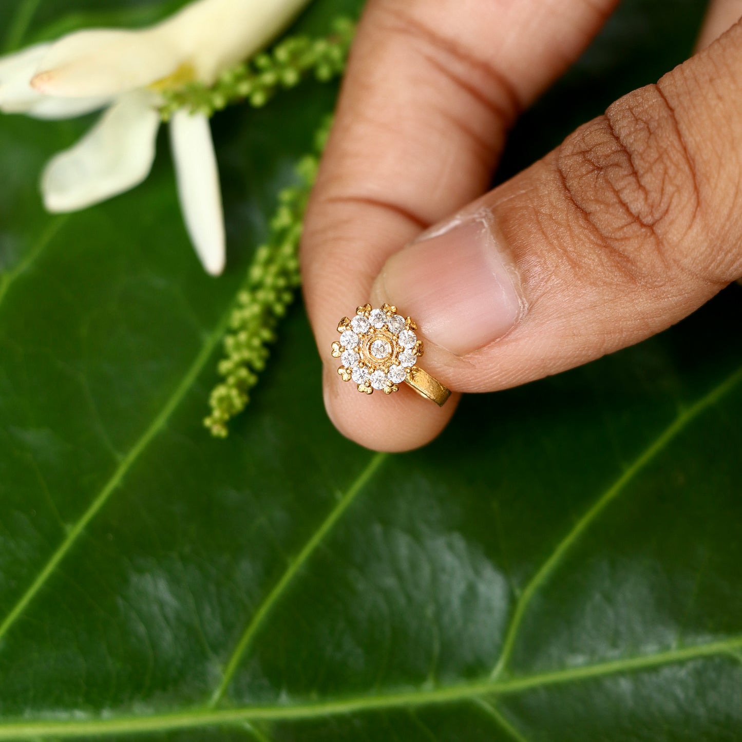 White Stones Nose Pin