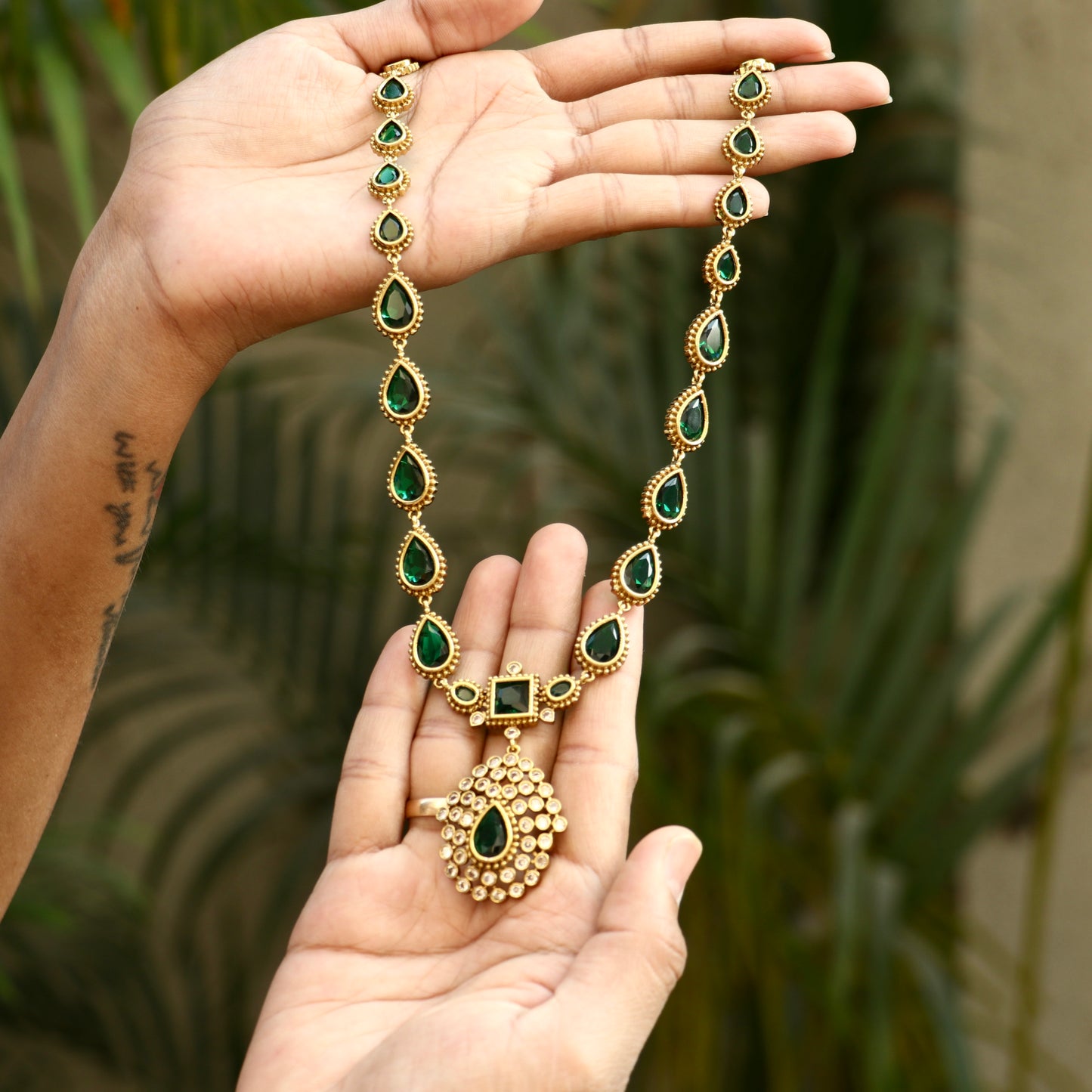 Emerald Jewellery Set
