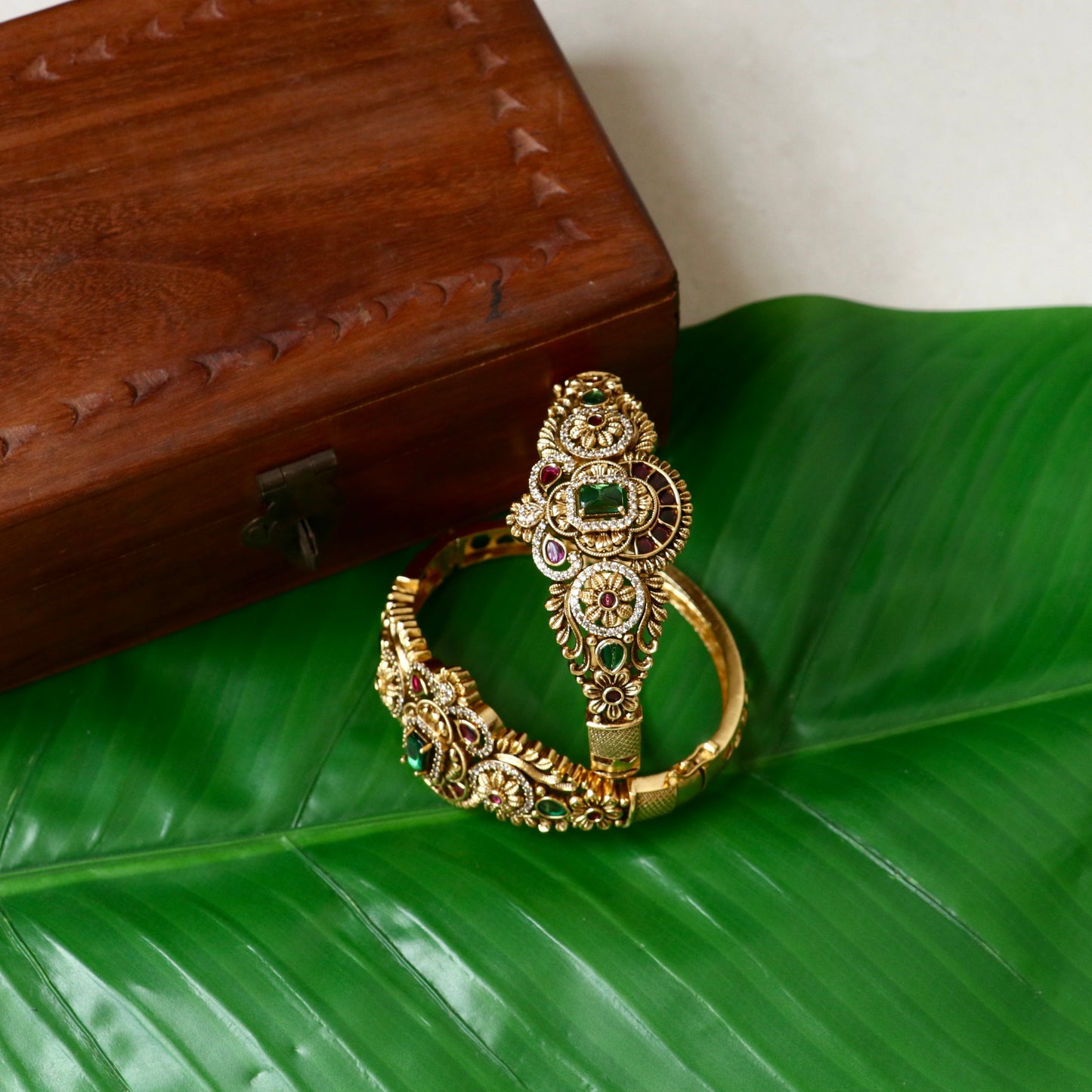 Antique Kemp Stone Kada Bangle