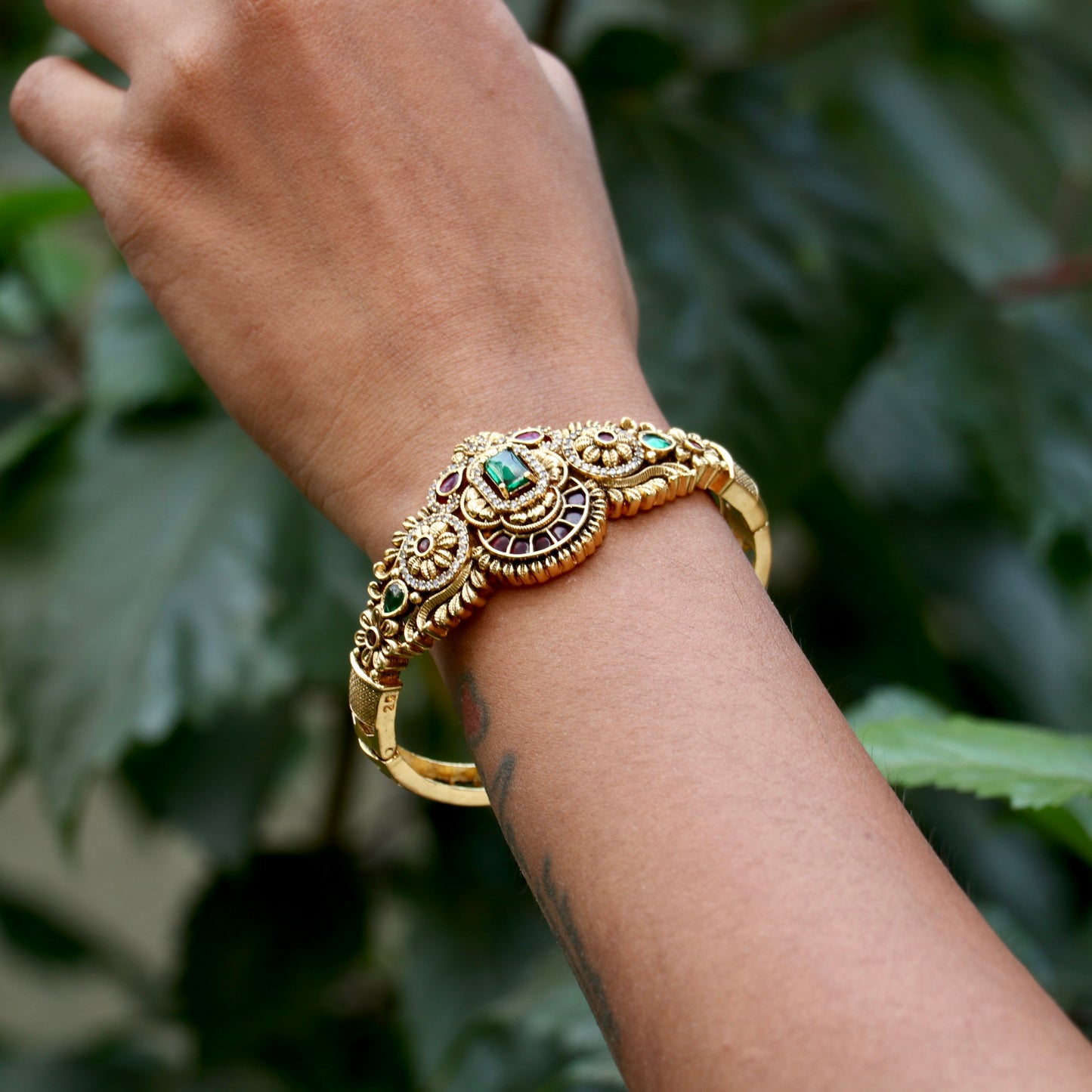 Antique Kemp Stone Kada Bangle