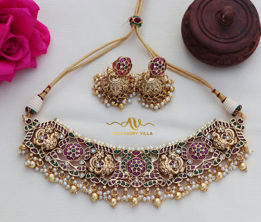 Traditional Antique Gold Finish Choker