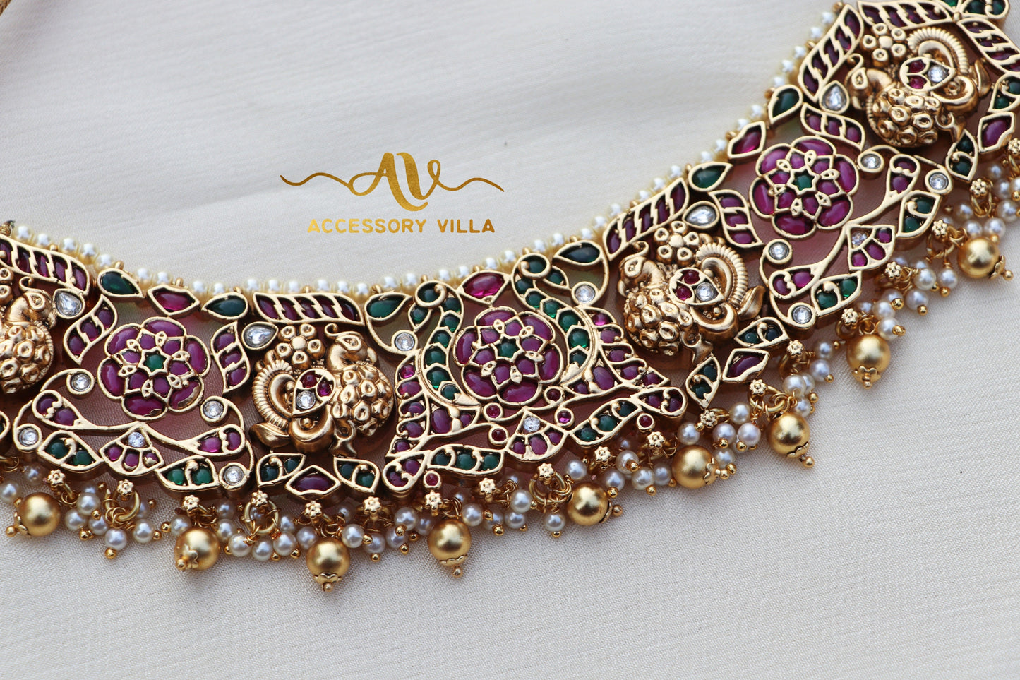 Traditional Antique Gold Finish Choker